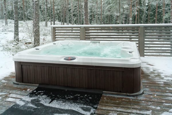 Maintaining Your Hot Tub in Freezing Weather